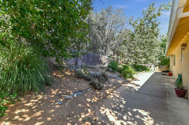 735 Live Oak Dr, Angels Camp, CA 95222