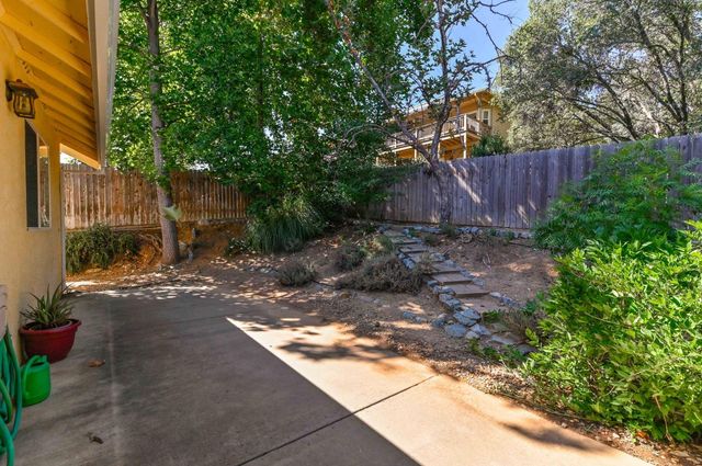 735 Live Oak Dr, Angels Camp, CA 95222