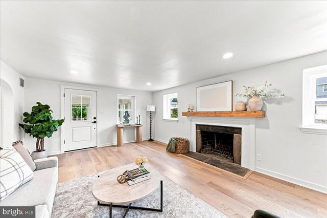 125 S SPROUL RD, Broomall, PA 19008