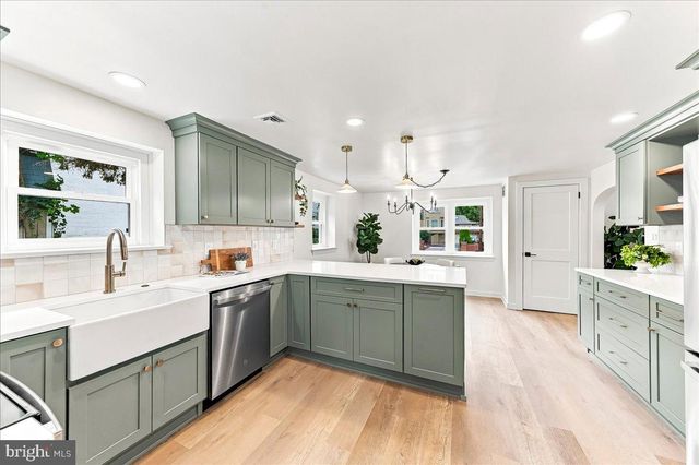 125 S SPROUL RD, Broomall, PA 19008