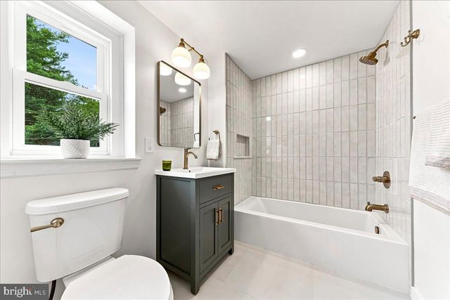 125 S SPROUL RD, Broomall, PA 19008