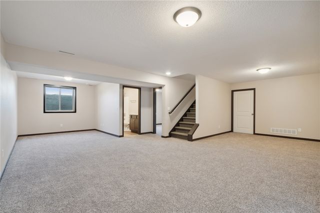 3090 Yorkshire Court, Marion, IA 52302