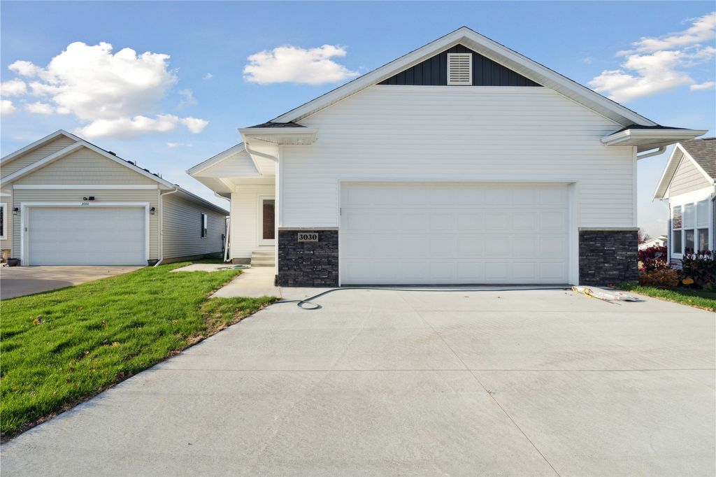 3090 Yorkshire Court, Marion, IA 52302