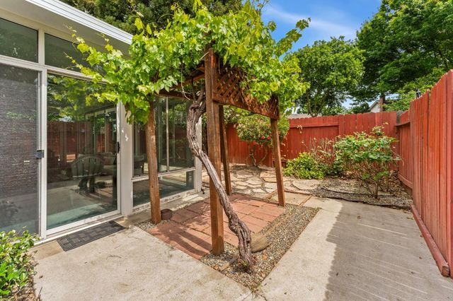 2837 Tiffany West Way, Sacramento, CA 95827