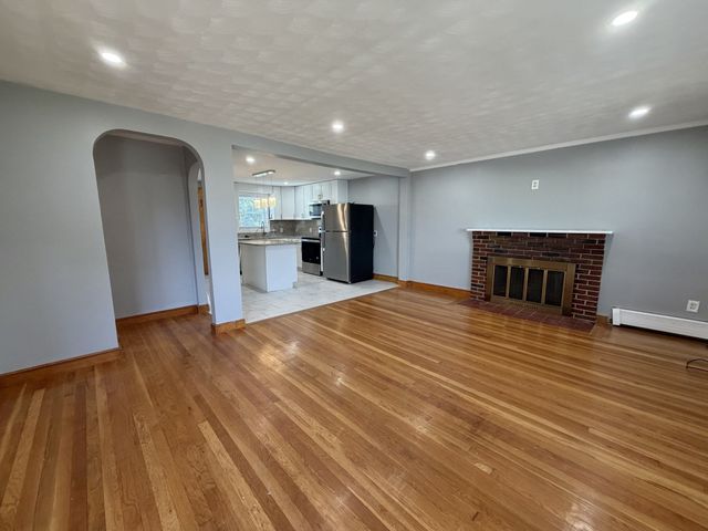 108 Brookline St, Watertown, MA 02472