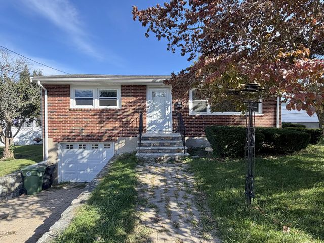 108 Brookline St, Watertown, MA 02472