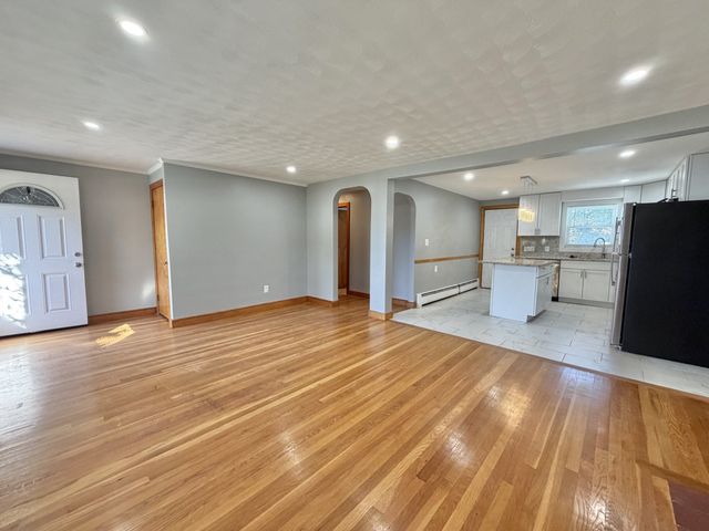 108 Brookline St, Watertown, MA 02472