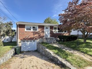 108 Brookline St, Watertown, MA 02472