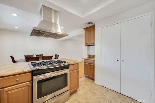 18550 Hatteras Street 76, Tarzana, CA 91356