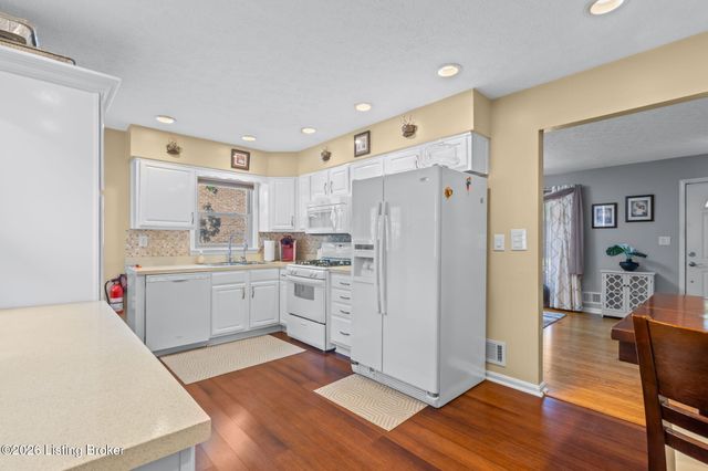 6217 Lynnchester Dr, Louisville, KY 40219