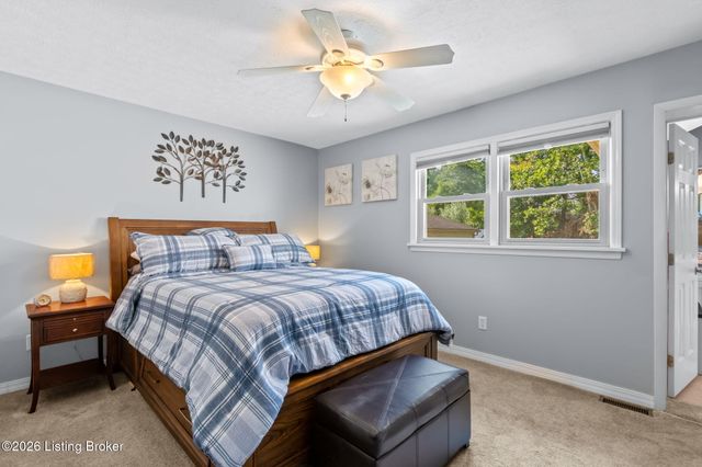 6217 Lynnchester Dr, Louisville, KY 40219