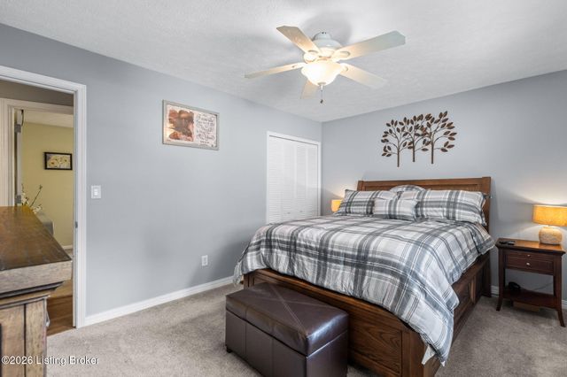 6217 Lynnchester Dr, Louisville, KY 40219