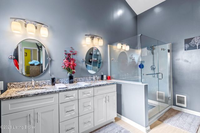 6217 Lynnchester Dr, Louisville, KY 40219