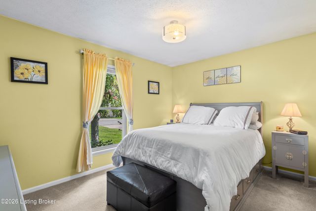 6217 Lynnchester Dr, Louisville, KY 40219