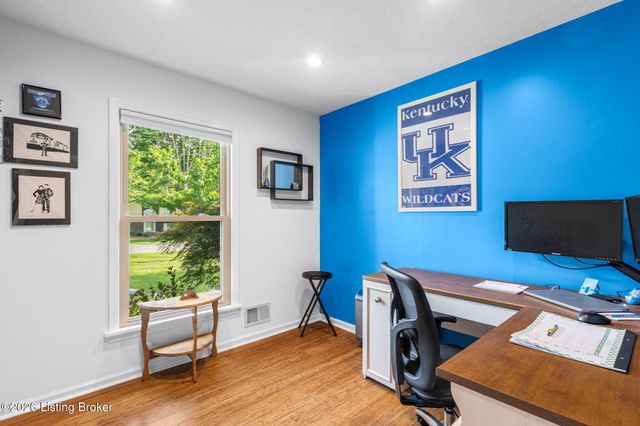 6217 Lynnchester Dr, Louisville, KY 40219