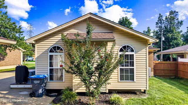 6217 Lynnchester Dr, Louisville, KY 40219