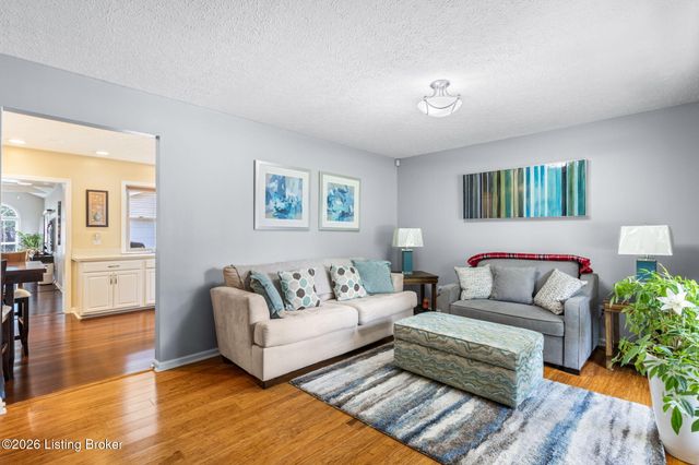 6217 Lynnchester Dr, Louisville, KY 40219
