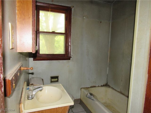 1054 Water Street, Newton Falls, OH 44444