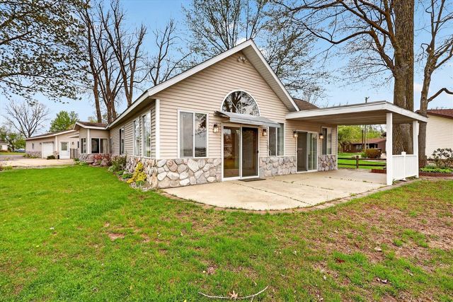 13117 Lakeshore Drive, Shelbyville, MI 49344