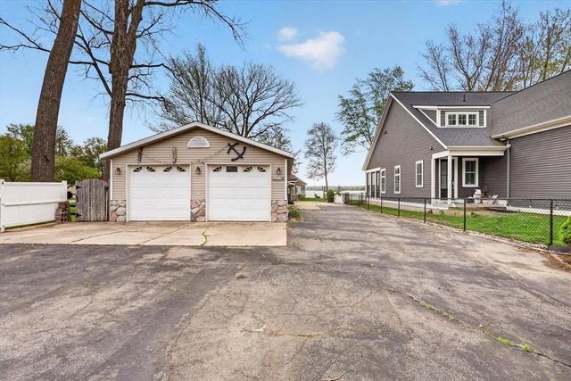 13117 Lakeshore Drive, Shelbyville, MI 49344