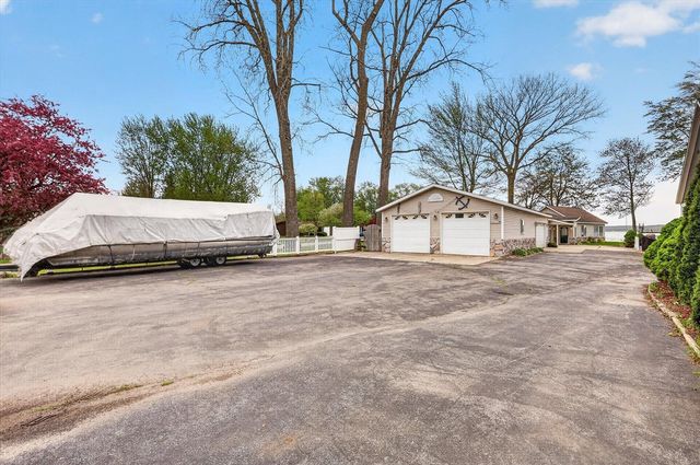 13117 Lakeshore Drive, Shelbyville, MI 49344