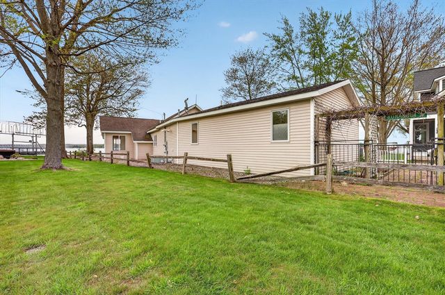 13117 Lakeshore Drive, Shelbyville, MI 49344