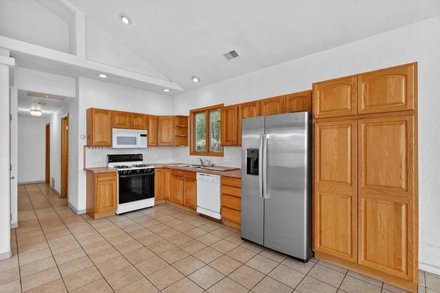 13117 Lakeshore Drive, Shelbyville, MI 49344