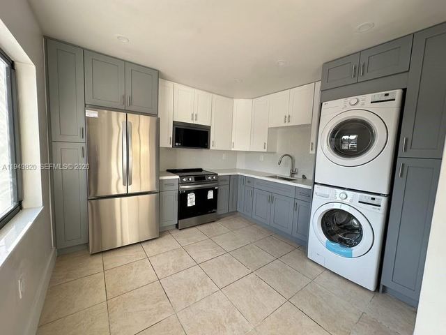 2223 NW 4th St 2225, Miami, FL 33125