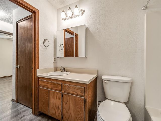 1812 Sunset Drive, Eufaula, OK 74432