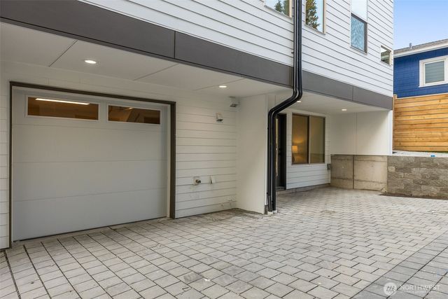 1203 G N Allen Place, Seattle, WA 98103
