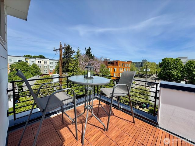1203 G N Allen Place, Seattle, WA 98103