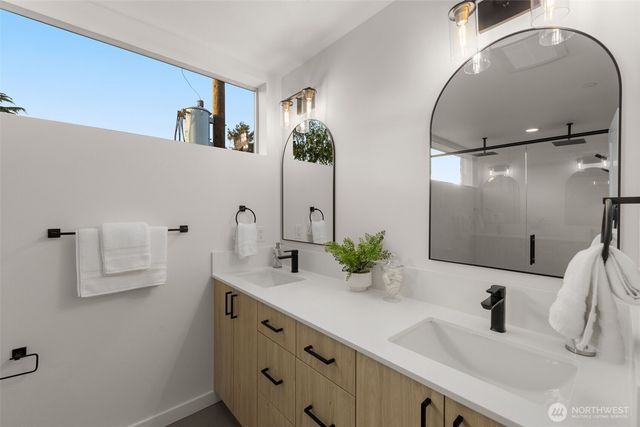 1203 G N Allen Place, Seattle, WA 98103