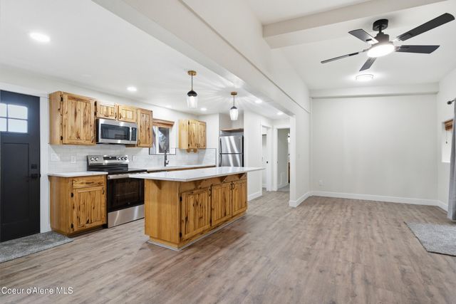 43143 Riverview DR, APT 8, Kingston, ID 83839