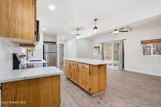 43143 Riverview DR, APT 8, Kingston, ID 83839