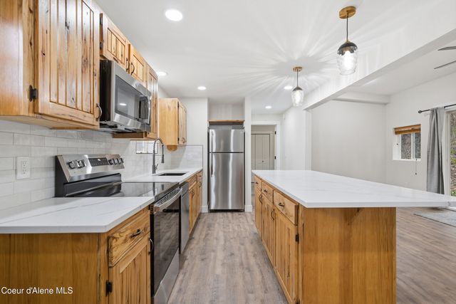 43143 Riverview DR, APT 8, Kingston, ID 83839