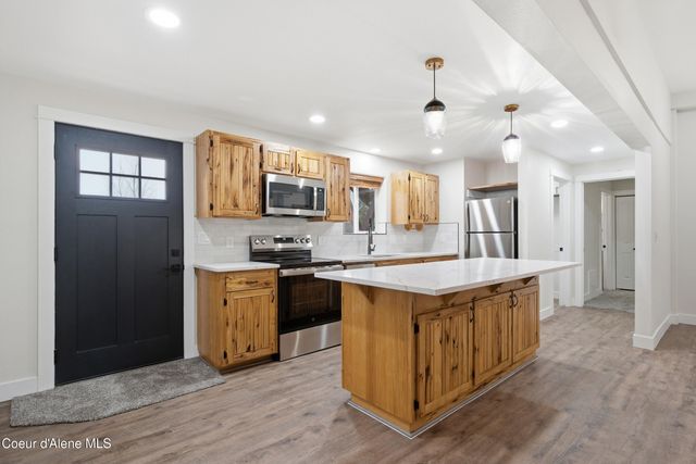 43143 Riverview DR, APT 8, Kingston, ID 83839