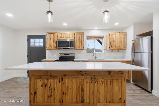 43143 Riverview DR, APT 8, Kingston, ID 83839