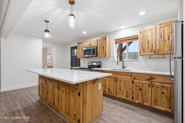 43143 Riverview DR, APT 8, Kingston, ID 83839