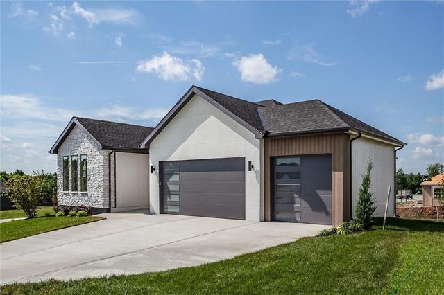 2701 Wheatley Drive, Blue Springs, MO 64029