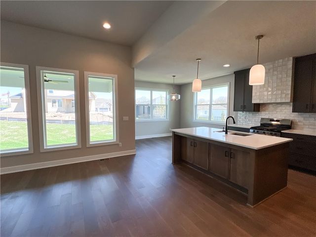 2701 Wheatley Drive, Blue Springs, MO 64029