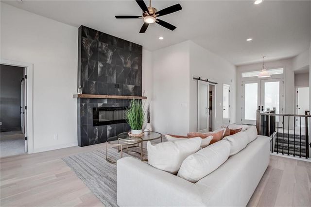 2701 Wheatley Drive, Blue Springs, MO 64029