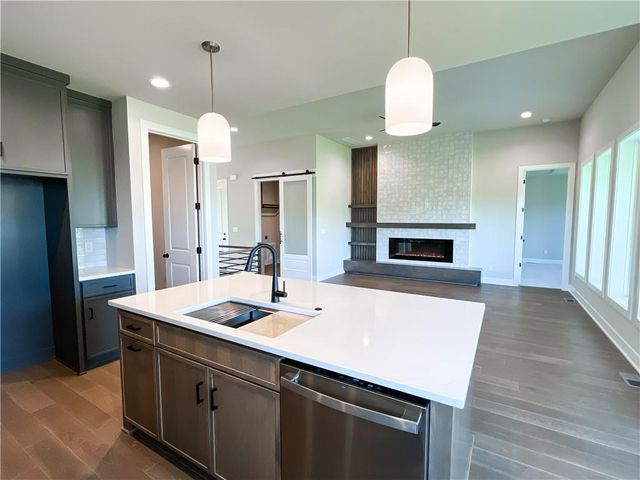 2701 Wheatley Drive, Blue Springs, MO 64029