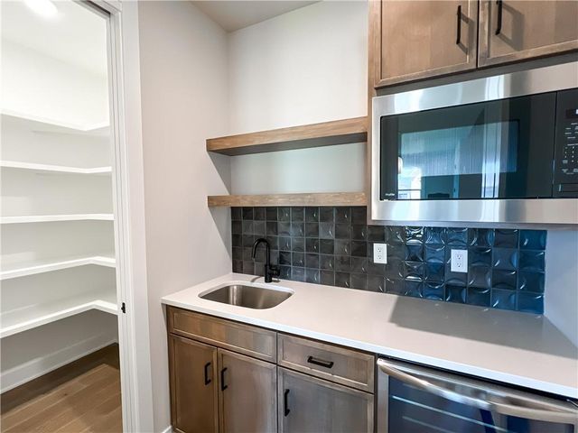 2701 Wheatley Drive, Blue Springs, MO 64029