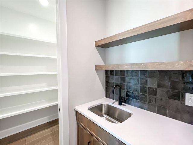 2701 Wheatley Drive, Blue Springs, MO 64029