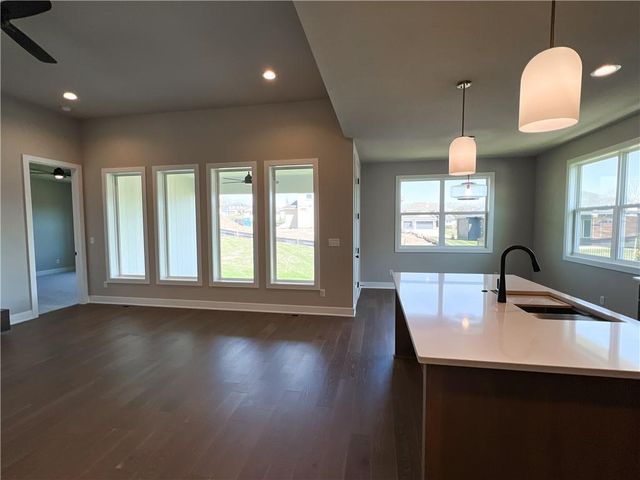 2701 Wheatley Drive, Blue Springs, MO 64029