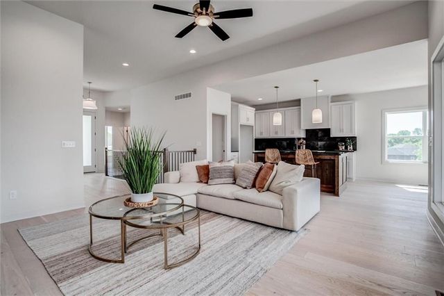 2701 Wheatley Drive, Blue Springs, MO 64029