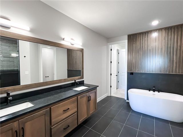 2701 Wheatley Drive, Blue Springs, MO 64029