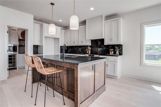 2701 Wheatley Drive, Blue Springs, MO 64029