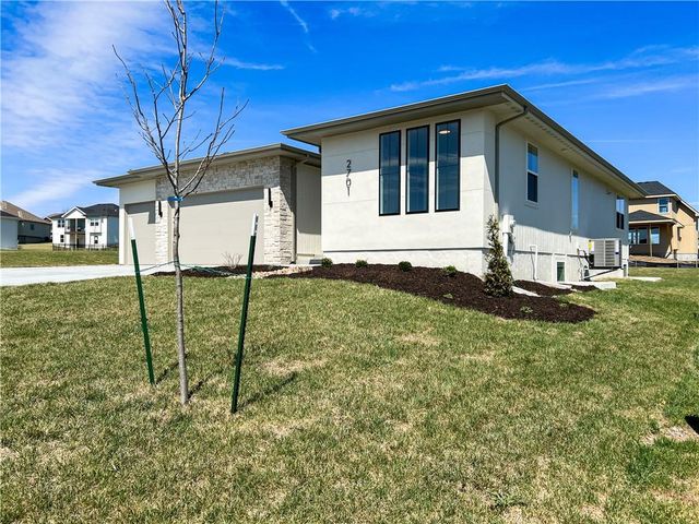 2701 Wheatley Drive, Blue Springs, MO 64029