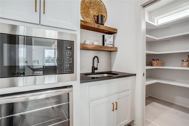 2701 Wheatley Drive, Blue Springs, MO 64029